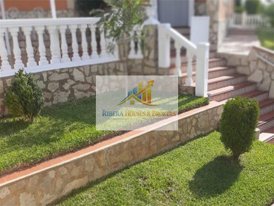 Chalet en venta en Turis, con 4 dormitorios, 2 baños, trastero, terraza y terreno