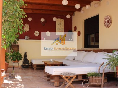 Piso en venta en Torrente, con 3 dormitorios, 2 baños, plaza de garaje, trastero y terraza