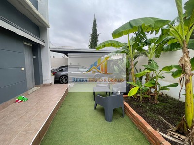 Chalet en venta en Montserrat, con 3 dormitorios, 2 baños, plaza de garaje, trastero, 2 terrazas y terreno