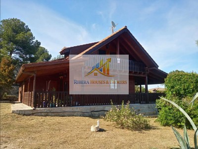 Chalet en venta en Montserrat, con 3 dormitorios, 2 baños, plaza de garaje, trastero, balcón, terraza y terreno