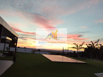 Chalet en venta en Catadau, con 3 dormitorios, 2 baños, plaza de garaje, trastero, terraza y terreno