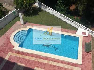 Piso en venta en Chiva, con 3 dormitorios, baño, plaza de garaje, trastero y balcón