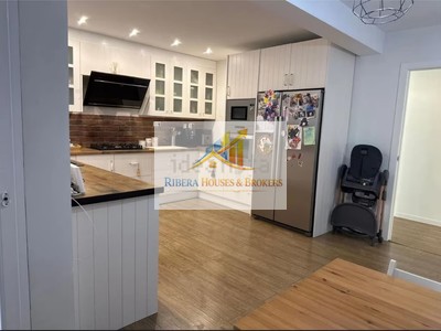 Piso en venta en Torrente, con 4 dormitorios, 2 baños y balcón