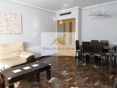 Piso en venta en Torrente, con 4 dormitorios, 2 baños, plaza de garaje, trastero y balcón