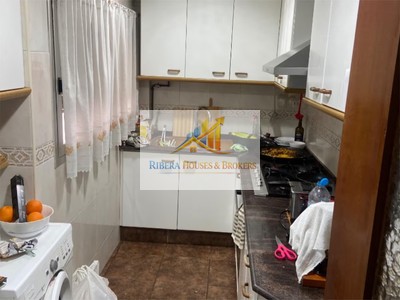 Piso en venta en Silla, con 3 dormitorios, baño y balcón