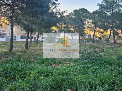 Terreno urbano en venta en Montroy