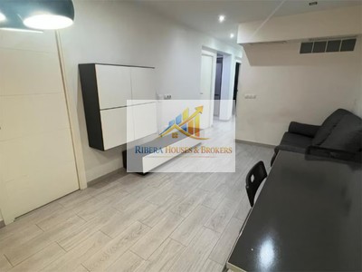 Piso en venta en Catarroja, con 3 dormitorios, baño y balcón