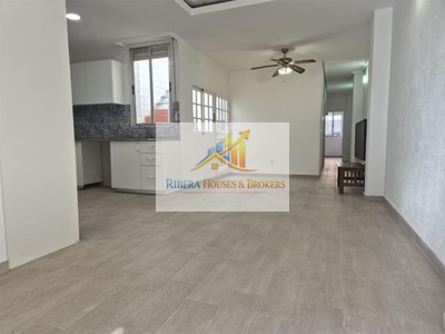 Casa en venta en Aldaia, con 3 dormitorios, baño, trastero y terraza