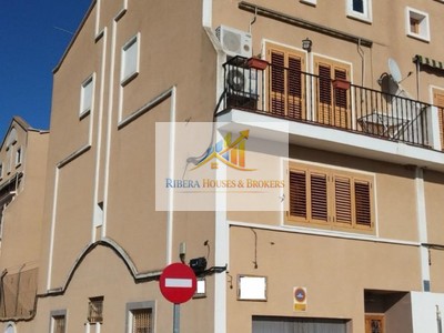 Adosado en venta en Alcasser, con 3 dormitorios, 2 baños, plaza de garaje, trastero, balcón y terraza