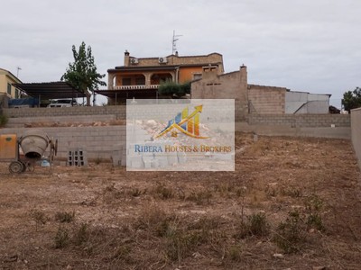 Terreno urbano en venta en Montroy