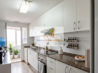 Piso en venta en Aldaia, con 2 dormitorios, 2 baños, plaza de garaje y balcón