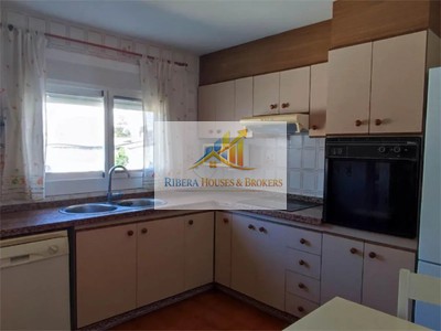 Adosado en venta en Turis, con 4 dormitorios, 2 baños y plaza de garaje