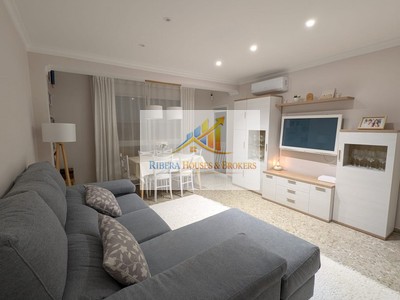 Piso en venta en Carlet, con 2 dormitorios, baño y balcón