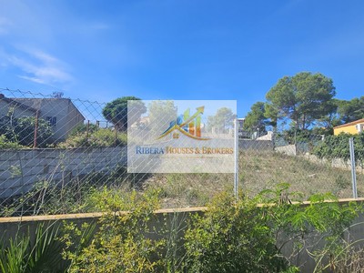 Terreno urbano en venta en Montroy