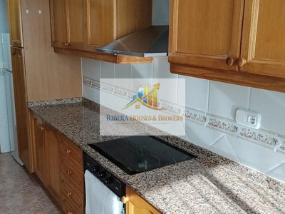 Piso en venta en Algemesí, con 2 dormitorios, 2 baños, balcón y terraza