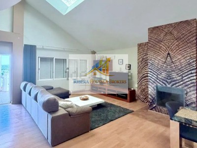 Chalet en venta en Torrente, con 3 dormitorios, 3 baños, plaza de garaje, trastero, balcón, terraza y terreno