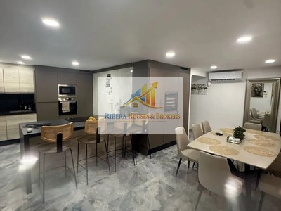 Piso en venta en Alzira, con 4 dormitorios, 2 baños y terraza