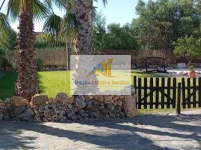 Chalet en venta en Montroy, con 3 dormitorios, baño, plaza de garaje, trastero y terreno