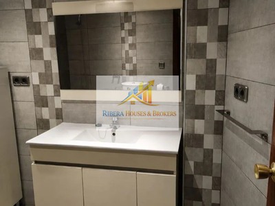 Piso en venta en Carlet, con 4 dormitorios, 2 baños, plaza de garaje, balcón y terraza