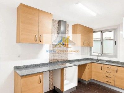 Piso en venta en Montserrat, con 3 dormitorios, 2 baños, plaza de garaje, trastero y 2 terrazas