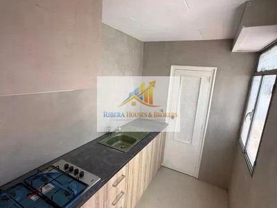 Piso en venta en Alcasser, con 2 dormitorios, baño, balcón y terraza