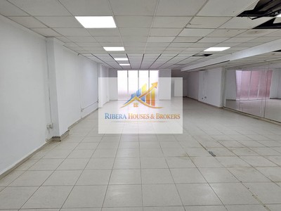 Local comercial en venta en Lalcudia, con baño