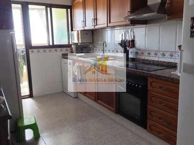 Piso en venta en Xirivella, con 3 dormitorios, 2 baños, plaza de garaje y trastero