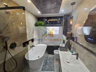 Piso en venta en Alfafar, con 3 dormitorios, baño y balcón