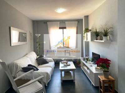 Piso en venta en Alzira, con 2 dormitorios, baño y terraza