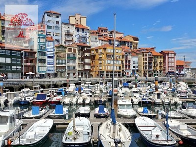 Duplex en venta en Bermeo, con 3 dormitorios, 2 baños, plaza de garaje, trastero y terraza