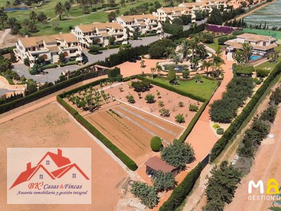 Chalet en venta en La Manga Club, con 4 dormitorios, 4 baños, 2 aseos, 4 plazas de garaje, trastero, 3 terrazas y terreno