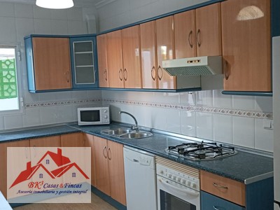 Piso en alquiler en Cartagena, Bº Peral, con 3 dormitorios, baño y 10 terrazas