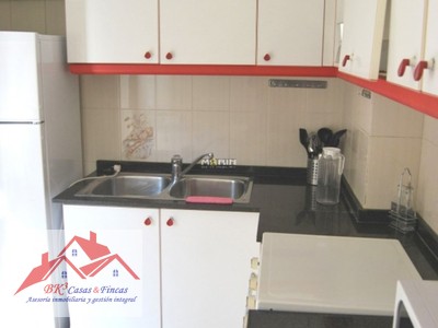 Piso en alquiler en Cartagena - Centro, con 4 dormitorios, 2 baños y balcón