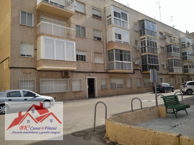 Piso en alquiler en Cartagena - Zona Ciudad Jardin, con 3 dormitorios y baño