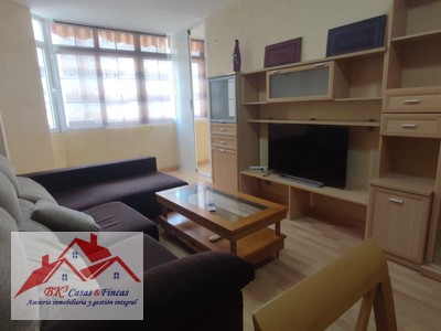 Apartamento en alquiler en Cartagena, con 2 dormitorios, baño, plaza de garaje y balcón