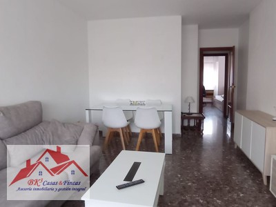Piso en alquiler en Cartagena, con 2 dormitorios, baño, plaza de garaje y terraza