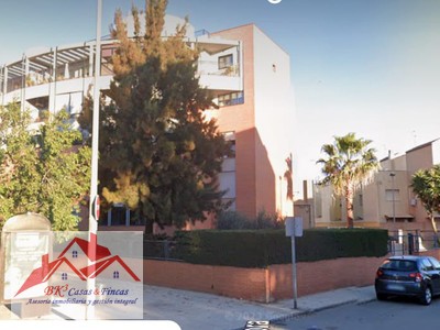 Piso en alquiler en Cartagena - Zona Corte Ingles, con 2 dormitorios, baño, aseo, plaza de garaje y balcón