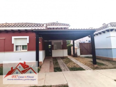 Casa en alquiler en Torre Pacheco, Mar Menor Golf Resort, con 2 dormitorios, 2 baños, trastero y terreno
