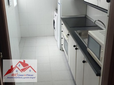 Piso en alquiler en Cartagena - Zona Estación - San Ginés, con 2 dormitorios, baño, plaza de garaje y balcón