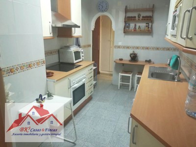 Piso en alquiler en Cartagena, con 4 dormitorios, 2 baños y balcón