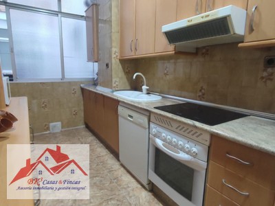 Piso en alquiler en Cartagena - Zona Ciudad Jardin, con 4 dormitorios, 2 baños y balcón