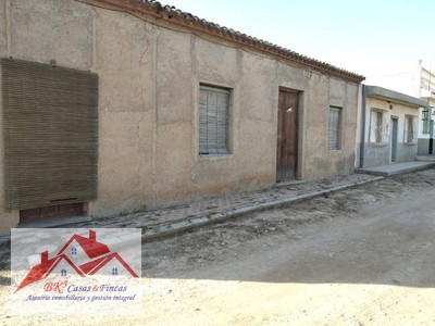 Casa de campo en venta en La Aljorra, con 3 dormitorios, baño, trastero y terreno