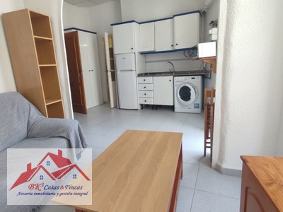 Apartamento en alquiler en Cartagena - Centro, con 1 dormitorio, baño y balcón