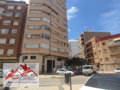 Piso en alquiler en Cartagena, con 3 dormitorios, baño y balcón