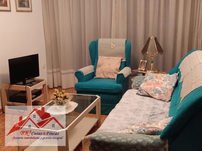 Piso en alquiler en Cartagena - Zona Corte Ingles, con 2 dormitorios, baño, plaza de garaje y balcón