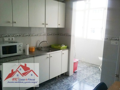 Piso en alquiler en Cartagena, con 3 dormitorios, baño y balcón