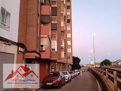 Piso en alquiler temporal en Cartagena - Zona Estación - San Ginés, con 4 dormitorios, baño y balcón