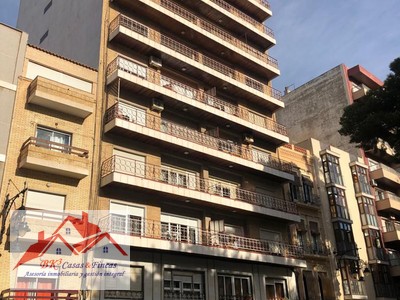 Local comercial en alquiler en Cartagena - Centro, con aseo