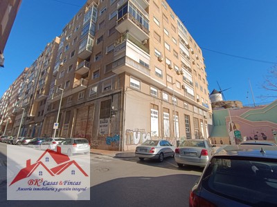 Piso en alquiler en Cartagena, con 3 dormitorios, baño, aseo y balcón