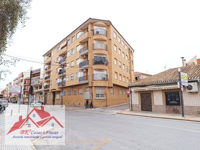 Piso en alquiler en La Unión, con 4 dormitorios, 2 baños, plaza de garaje y 3 balcones